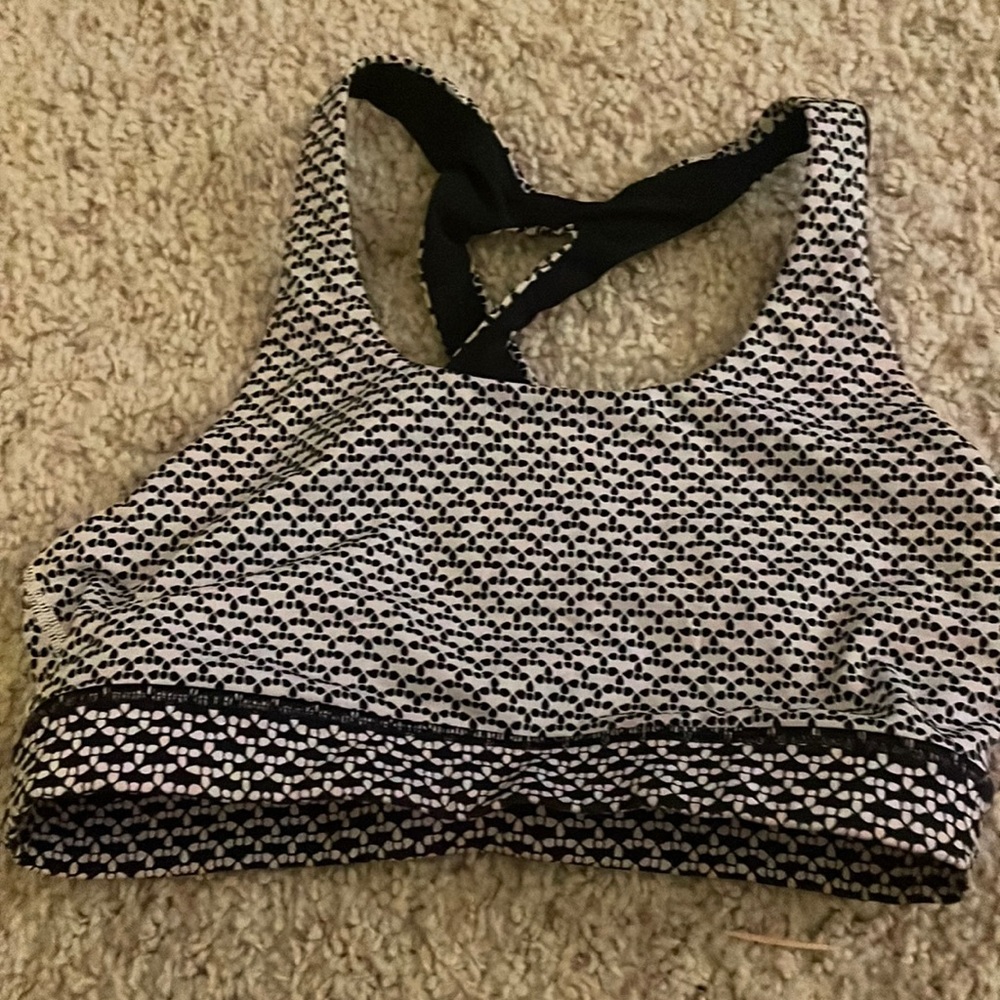 Black and white lululemon sports bra size 4